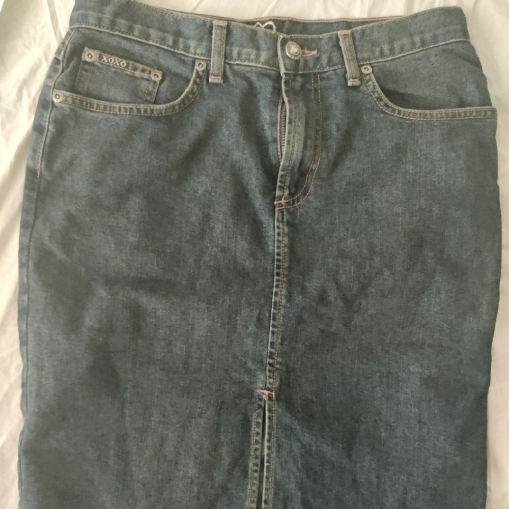 A blue denim pencil skirt by XOXO. Size 3/4.